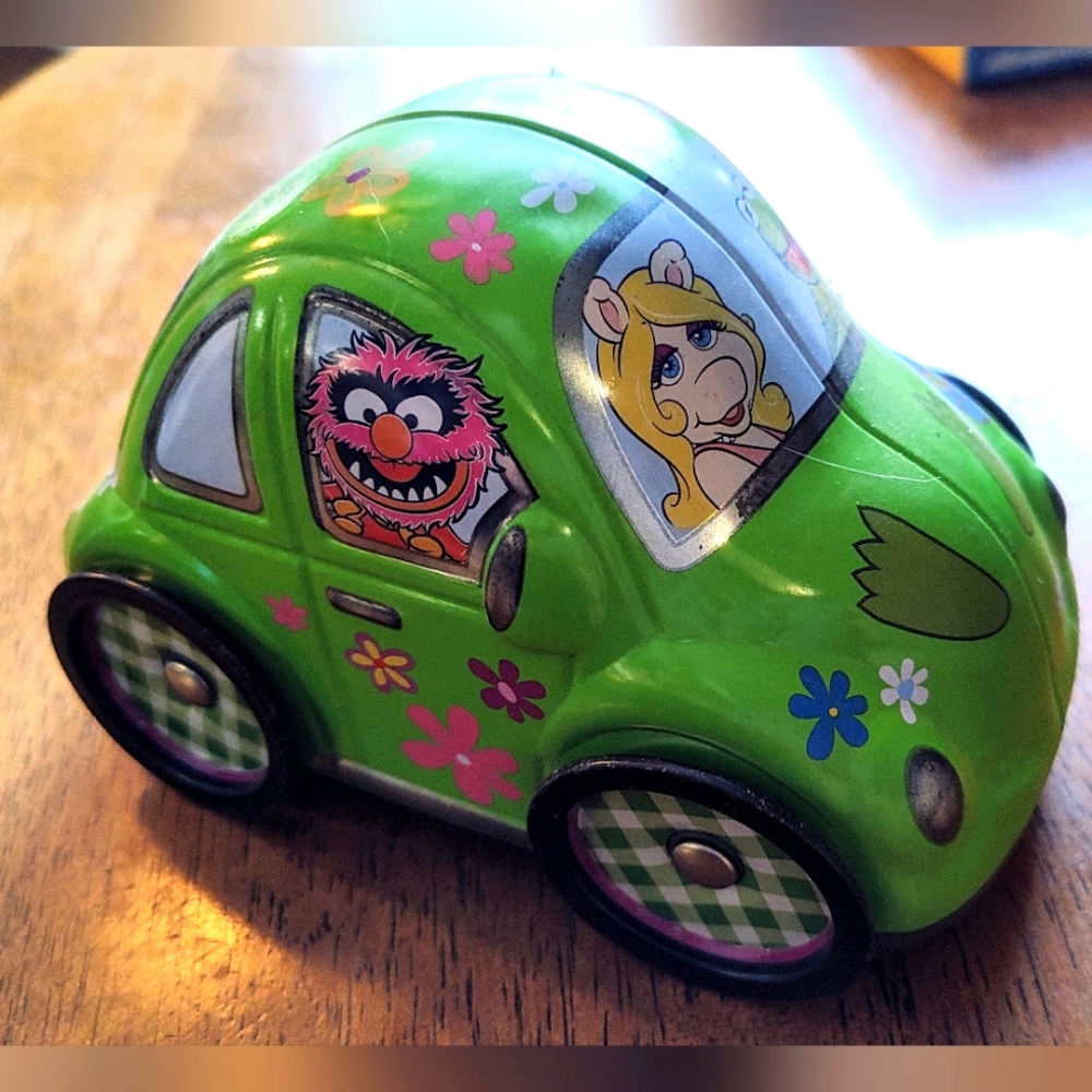 Vintage Muppets Jim Henson Metal Tin Car VW Beetle Kermit Miss Piggy Fozzi Gonzo